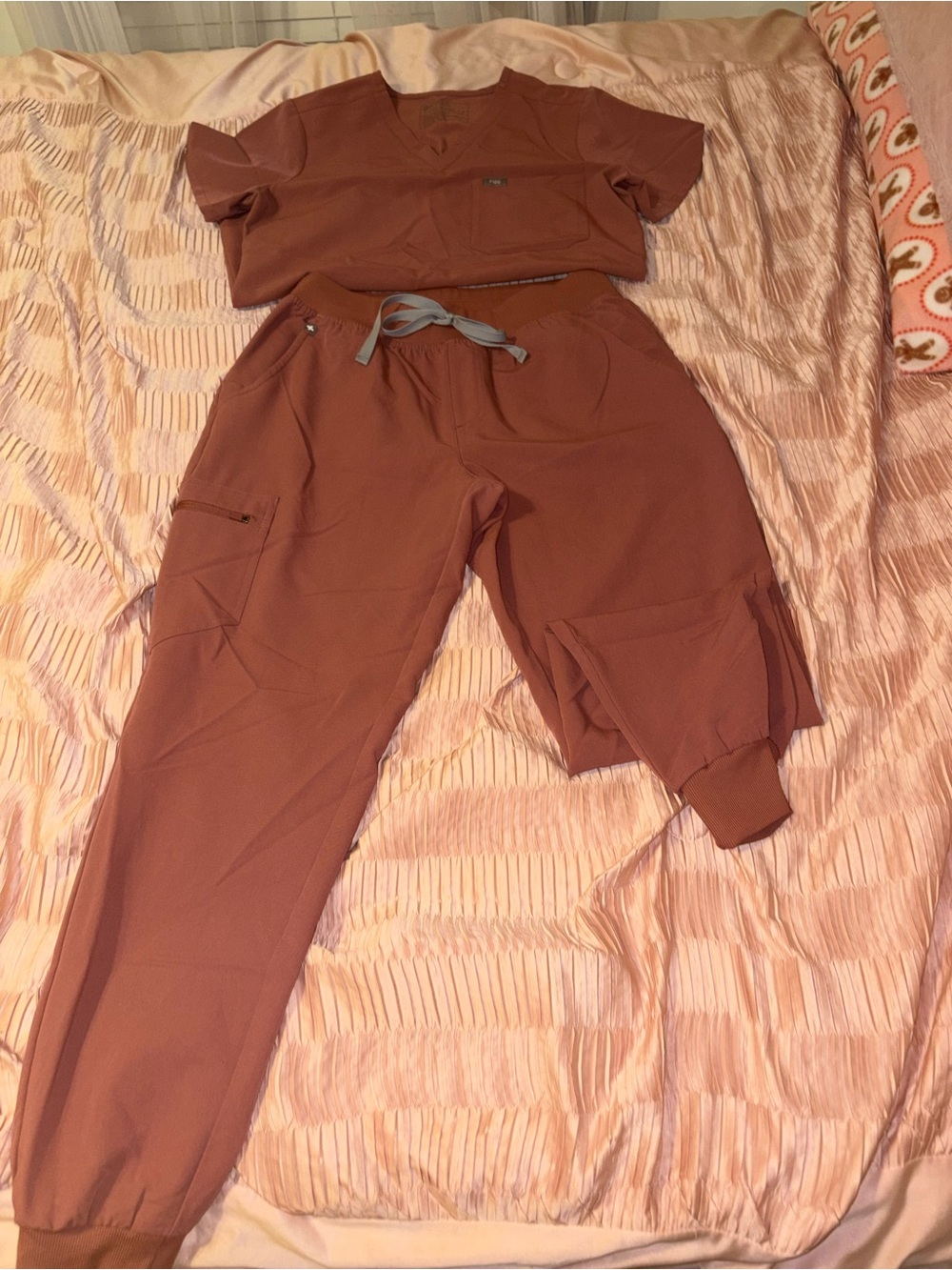 Women’s Figs Mauve Scrub Top & Bottoms